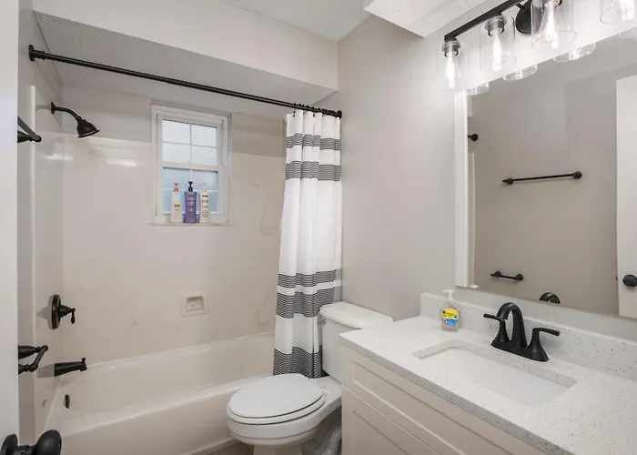 Villa Spacious 4br Near Botanical Gardens