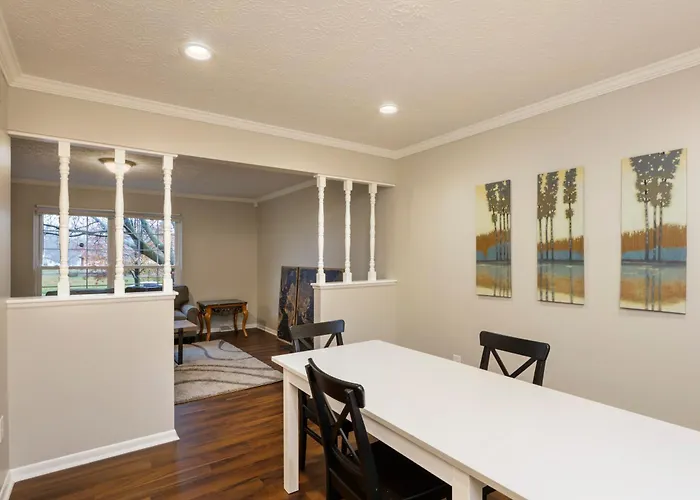 Spacious 4br Near Botanical Gardens Villa